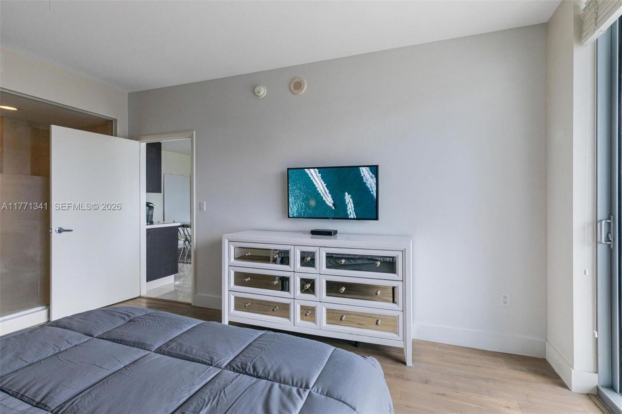 90 SW 3rd St, Unit 4103, Miami, FL 33130 Photo