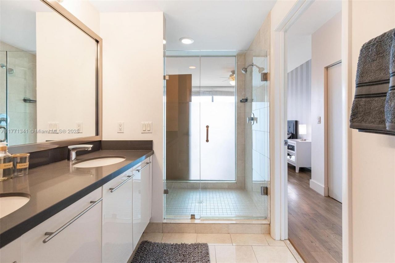 90 SW 3rd St, Unit 4103, Miami, FL 33130 Photo