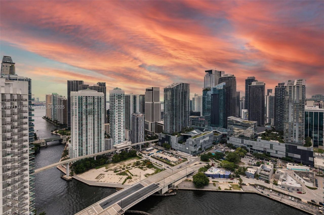 90 SW 3rd St, Unit 4103, Miami, FL 33130 Photo