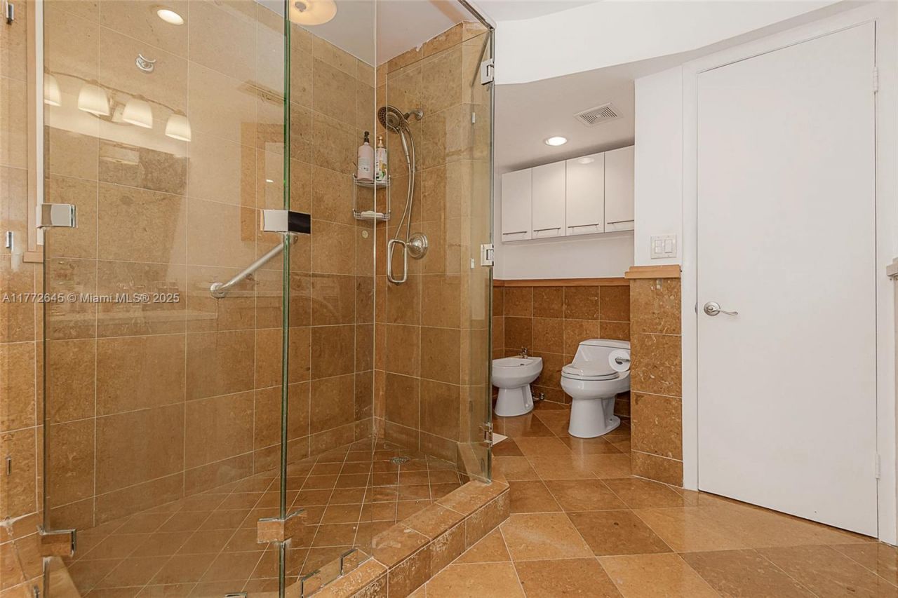 6423 Collins Ave, Unit 309, Miami Beach, FL 33141 Photo