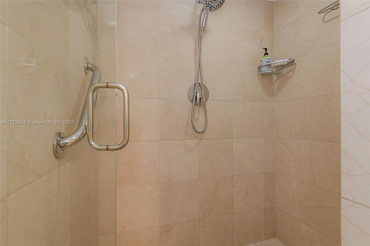 6423 Collins Ave, Unit 309, Miami Beach, FL 33141 Photo