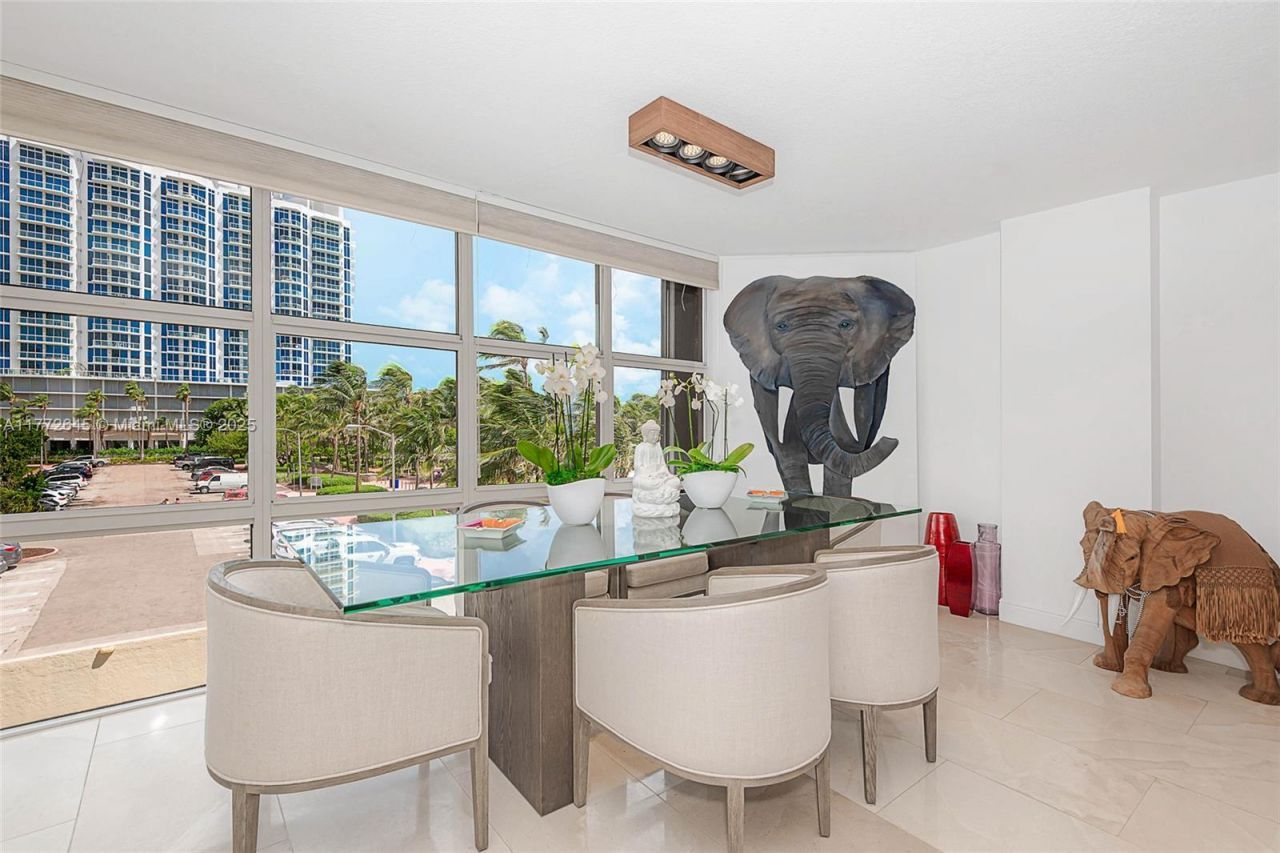 6423 Collins Ave, Unit 309, Miami Beach, FL 33141 Photo