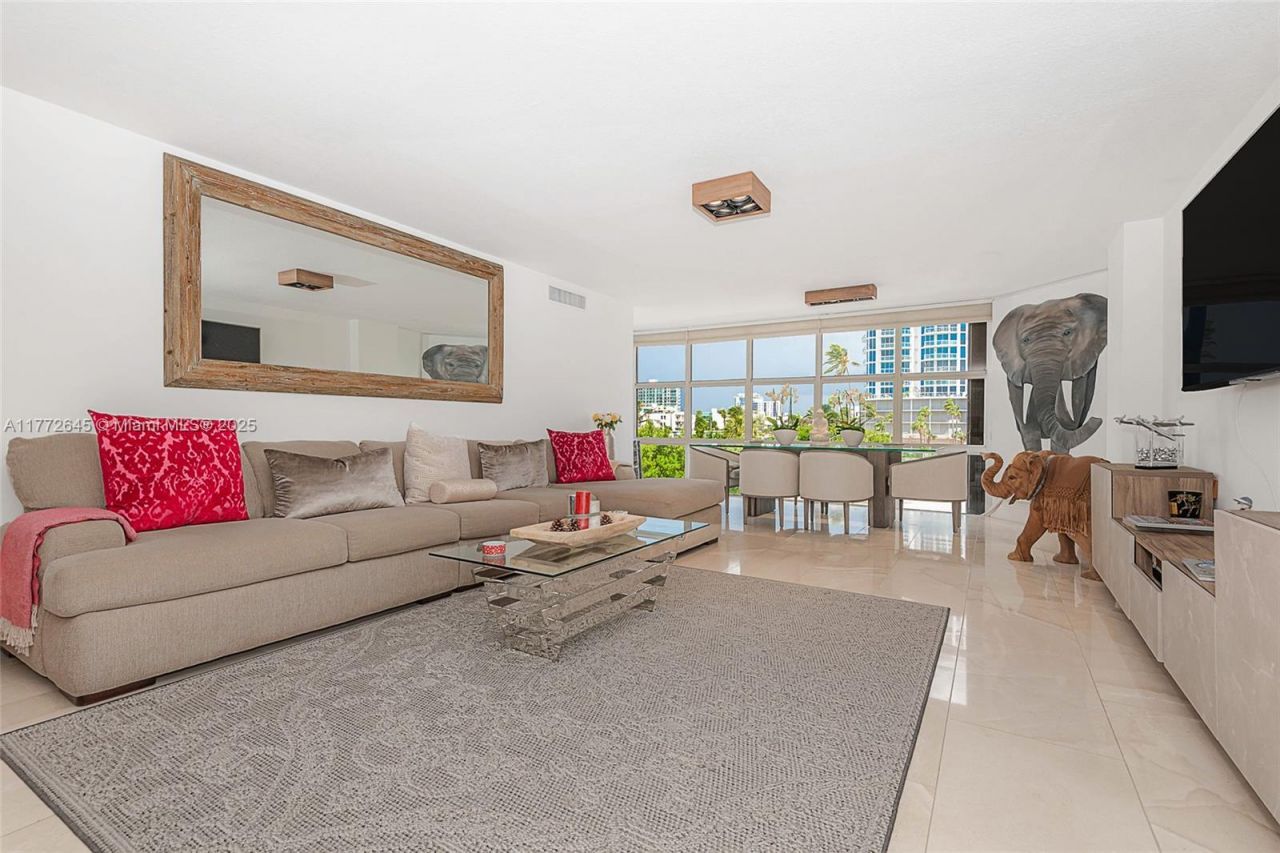 6423 Collins Ave, Unit 309, Miami Beach, FL 33141 Photo