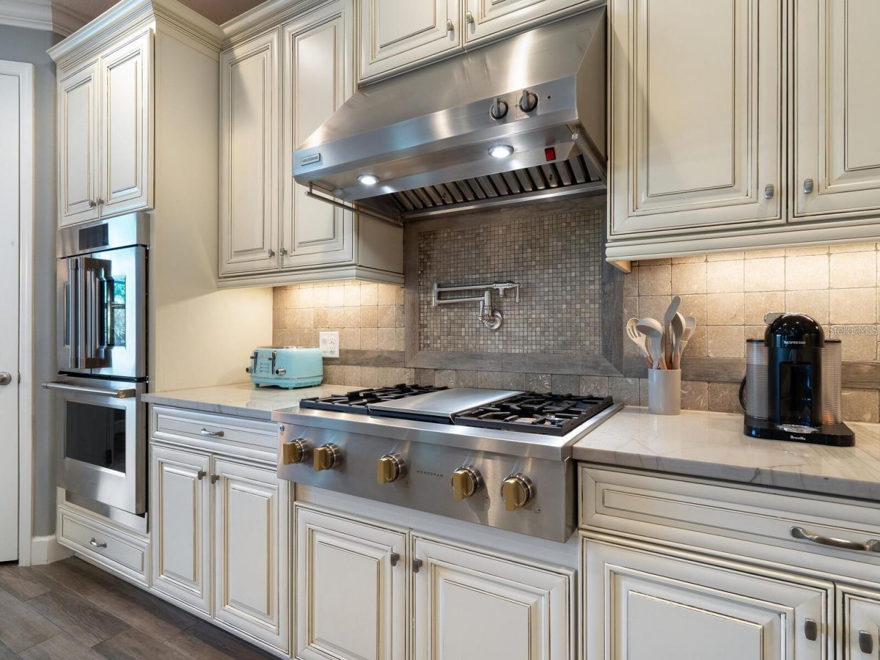 5742 Hydrangea Circle, Sarasota, FL 34238 Photo