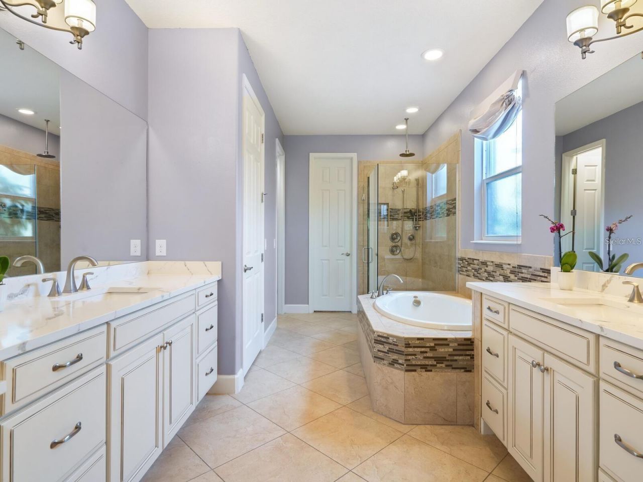 5742 Hydrangea Circle, Sarasota, FL 34238 Photo