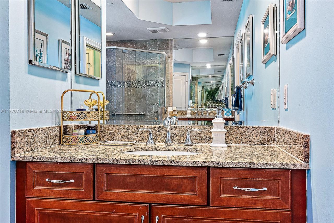 1015 S Bay Colony Drive S, Unit & Slip 17, Juno Beach, FL 33408 Photo