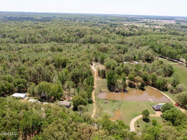 Mcmaster Road, Sarah, MS 38665