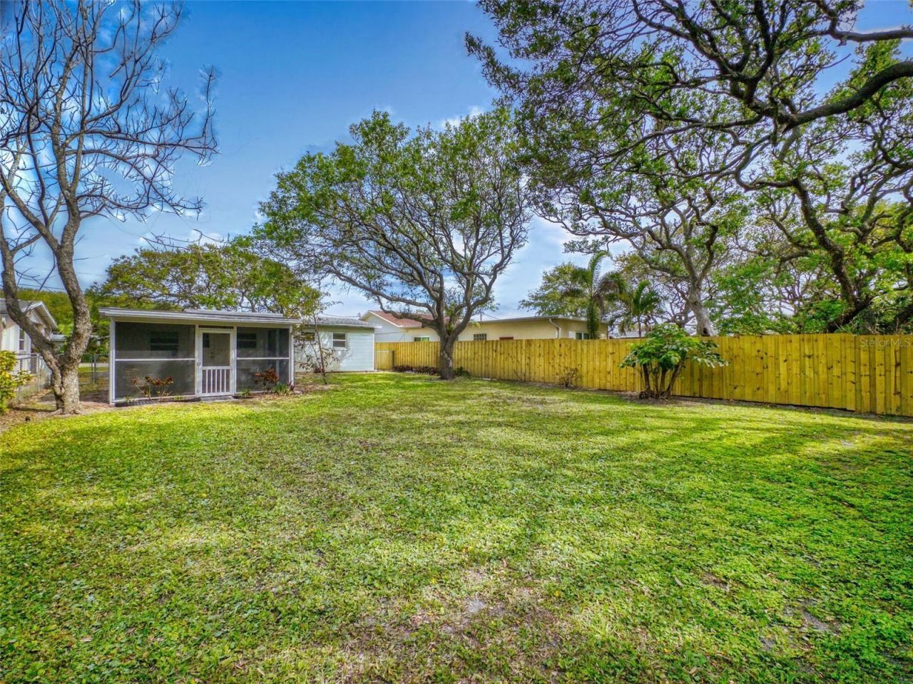 823 E 10th Avenue, New Smyrna Beach, FL 32169 Photo