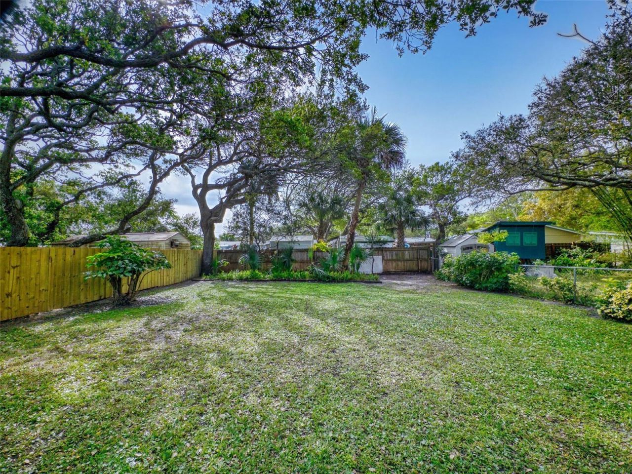 823 E 10th Avenue, New Smyrna Beach, FL 32169 Photo