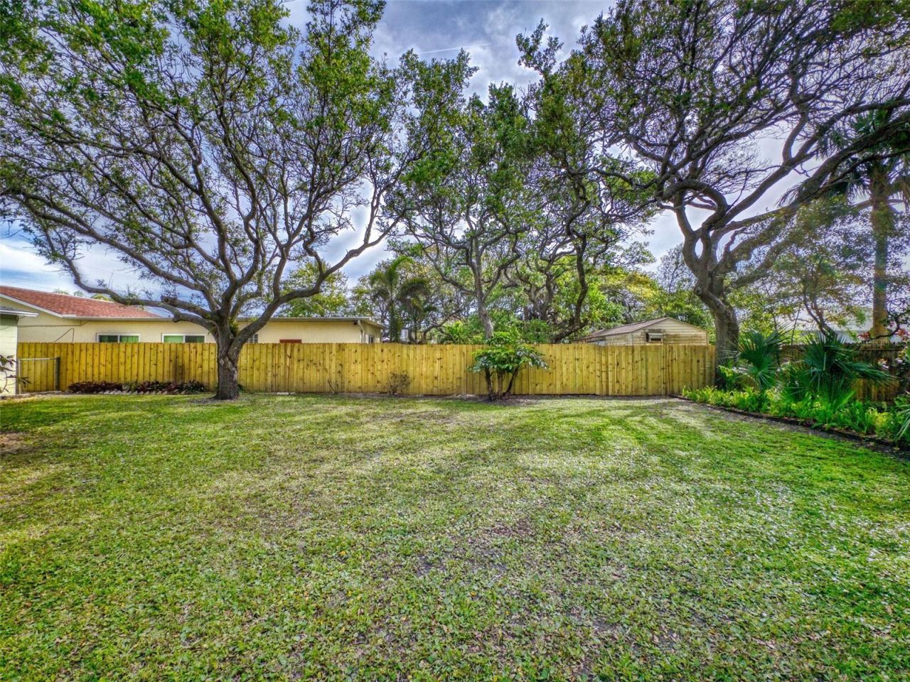 823 E 10th Avenue, New Smyrna Beach, FL 32169 Photo