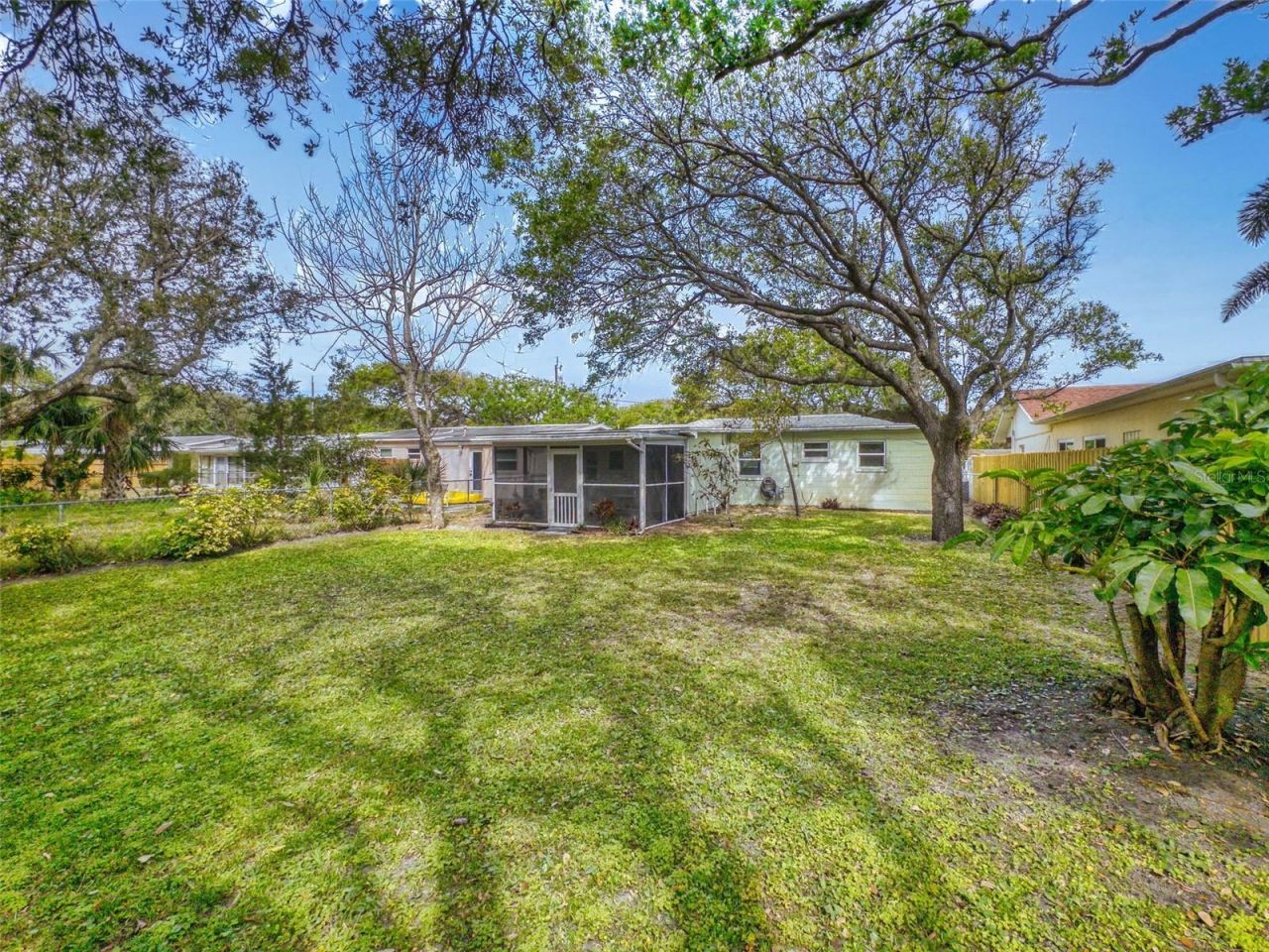 823 E 10th Avenue, New Smyrna Beach, FL 32169 Photo