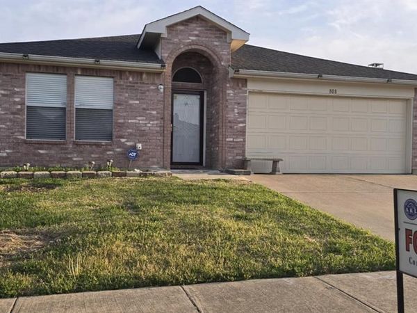 808 Wilmor Court, Arlington, TX 76018