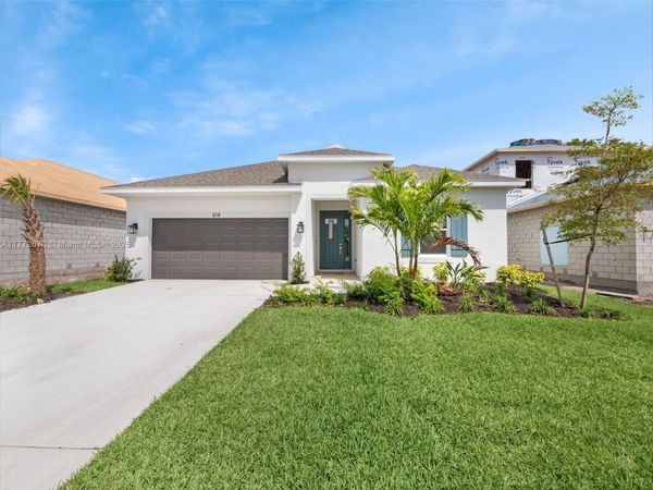 516 SE Ranch Oak Cir, Port St. Lucie, FL 34984