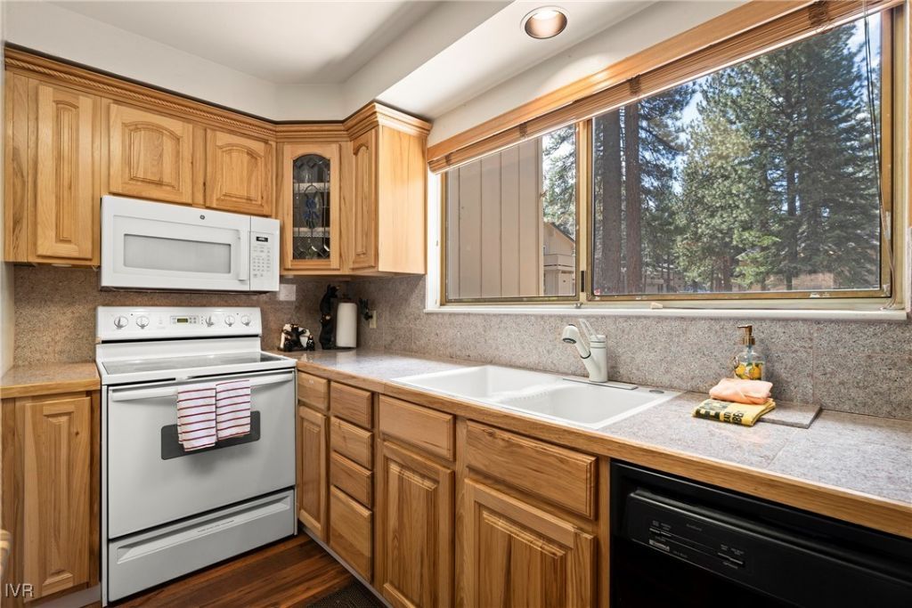 321 Ski Way, Unit 24, Incline Village, NV 89451 Photo