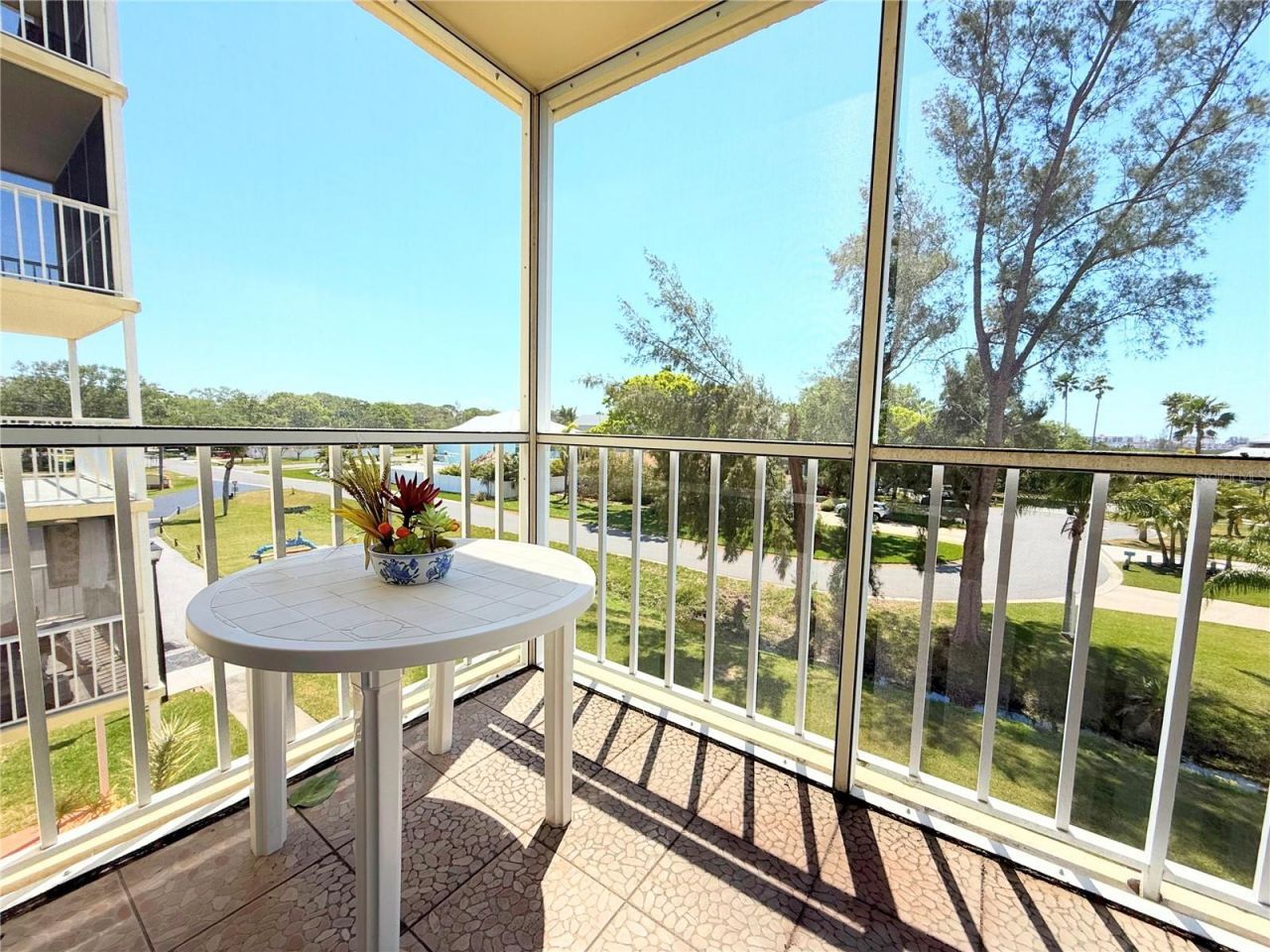 9000 Commodore Drive, Unit 302, Seminole, FL 33776 Photo
