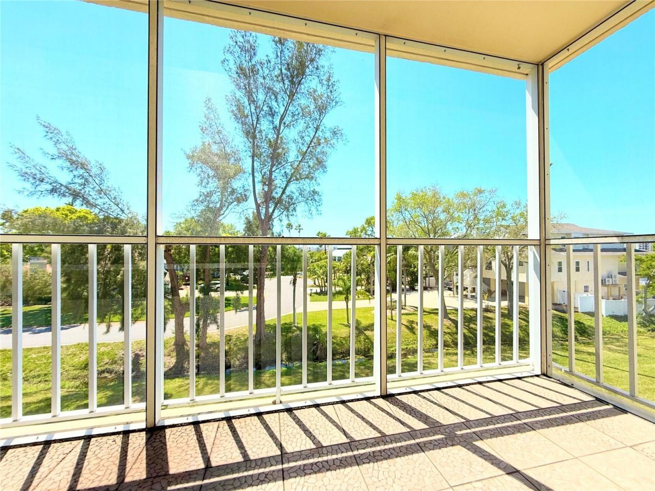9000 Commodore Drive, Unit 302, Seminole, FL 33776 Photo