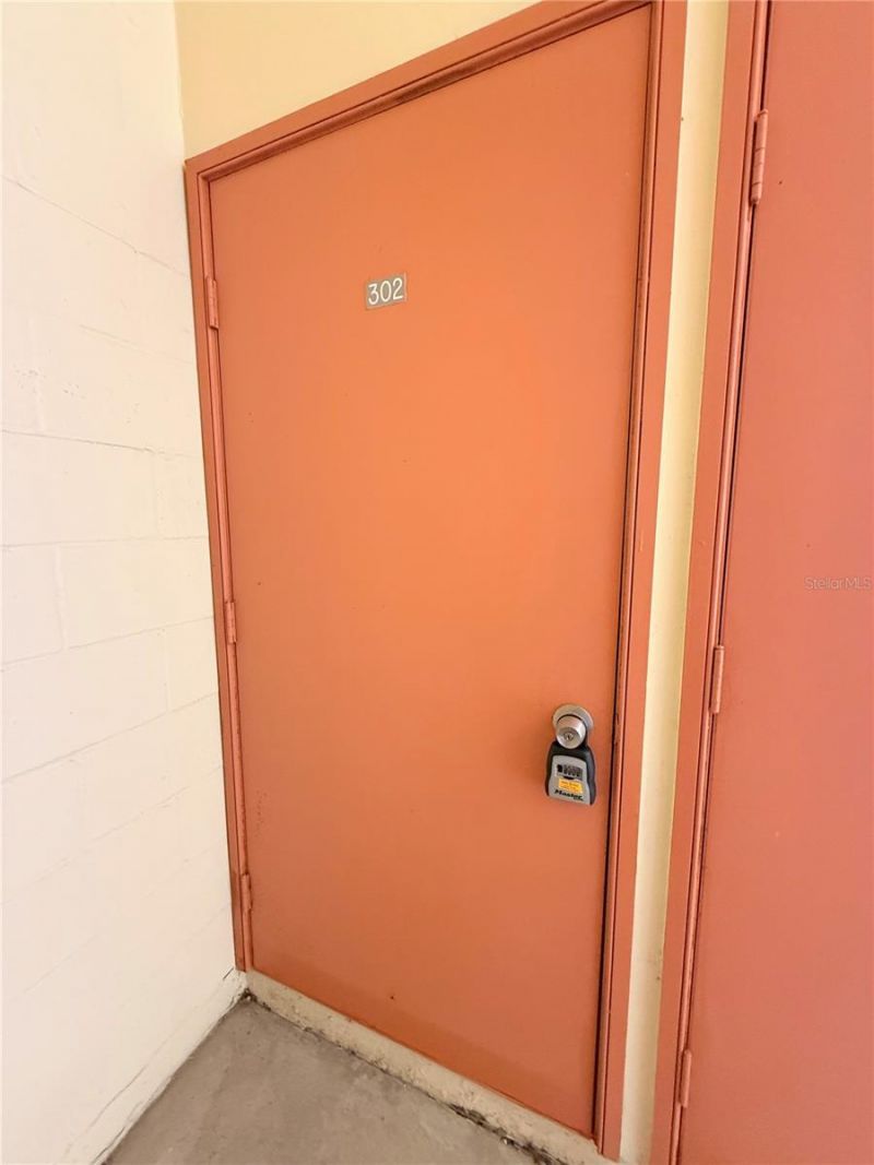 9000 Commodore Drive, Unit 302, Seminole, FL 33776 Photo