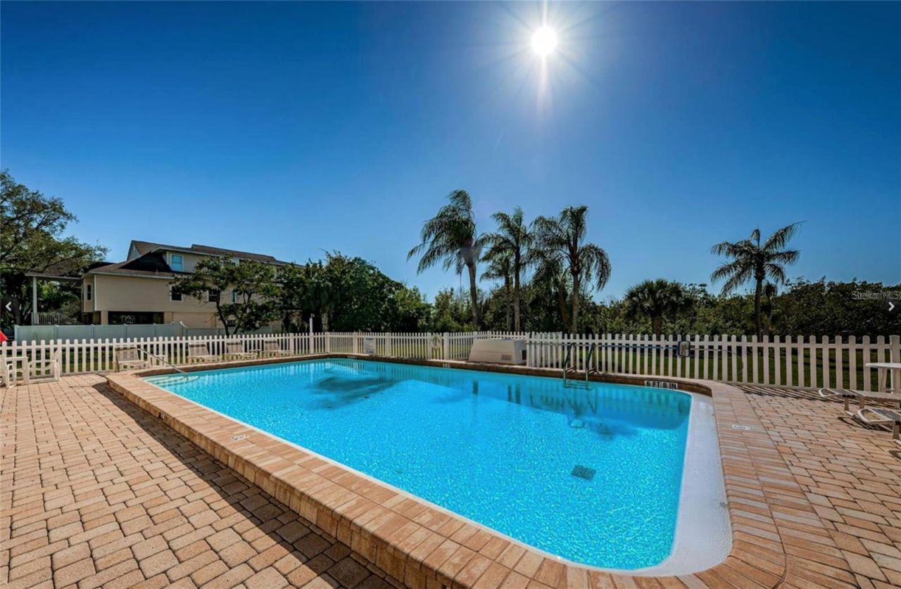 9000 Commodore Drive, Unit 302, Seminole, FL 33776 Photo