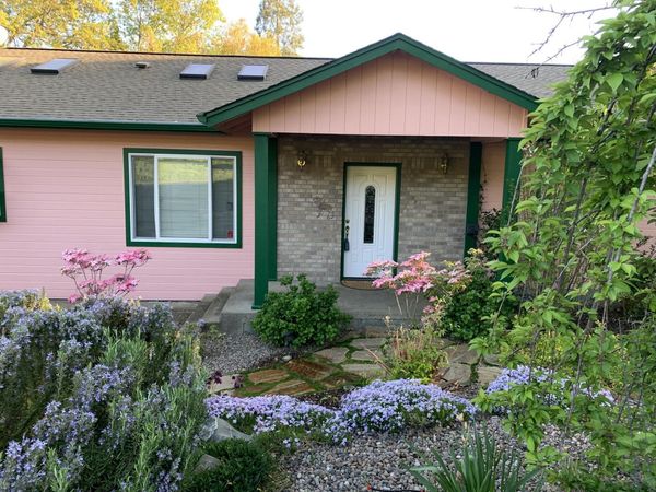 860 Fifth Avenue, Gold Hill, OR 97525