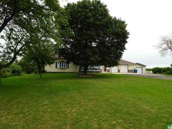 5418 320th Street, Sanborn, IA 51248