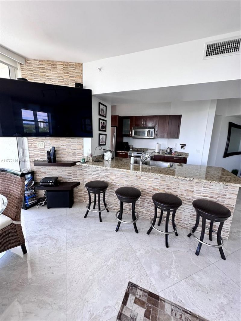 19900 E Country Club Dr, Unit 1012, Aventura, FL 33180 Photo