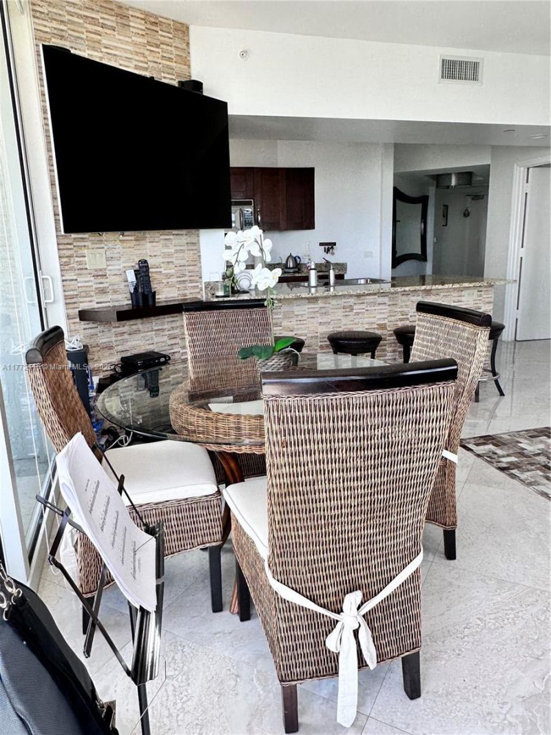 19900 E Country Club Dr, Unit 1012, Aventura, FL 33180 Photo