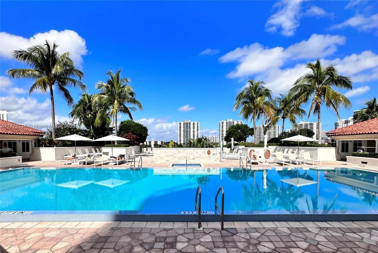 19900 E Country Club Dr, Unit 1012, Aventura, FL 33180 Photo