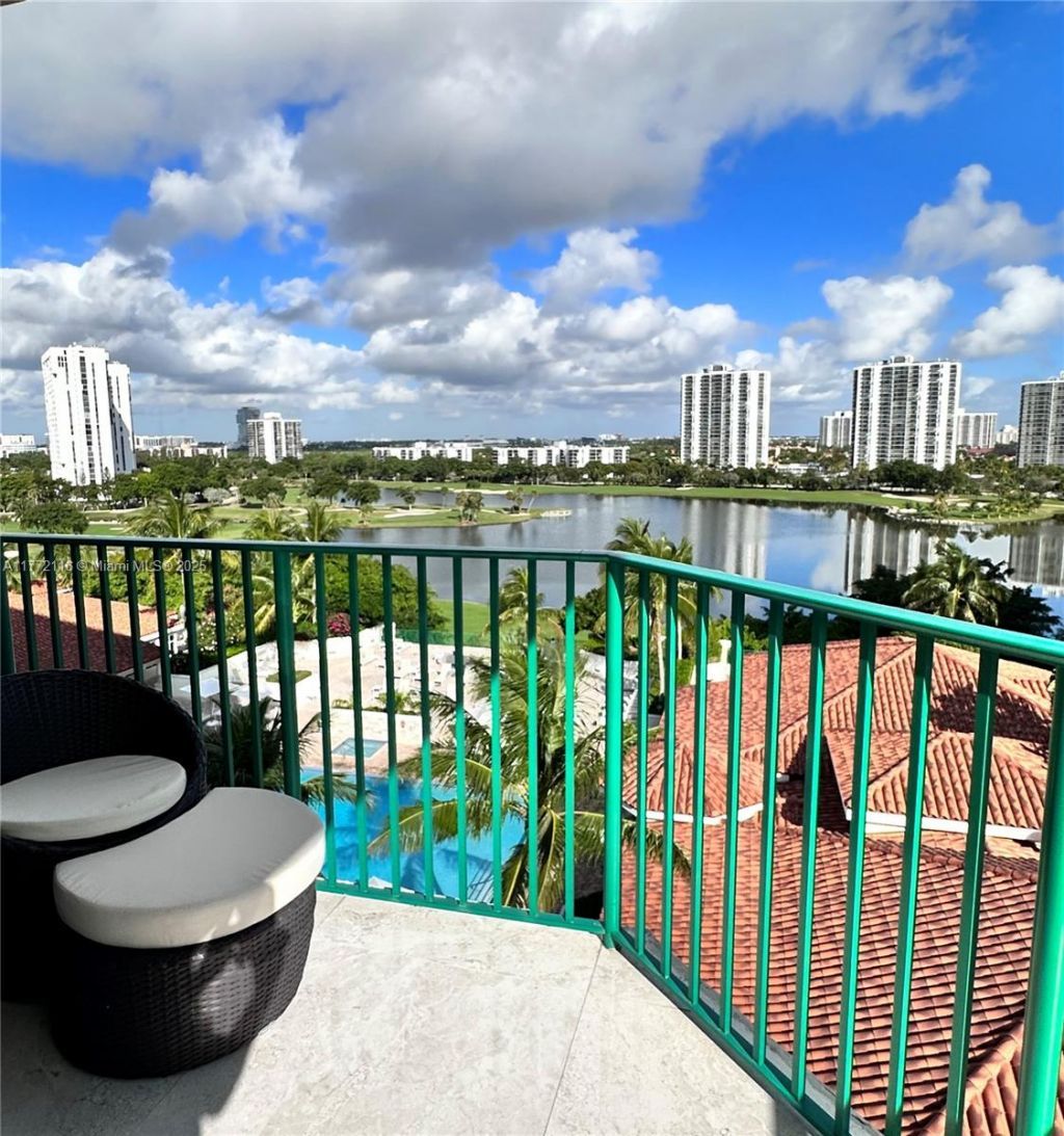 19900 E Country Club Dr, Unit 1012, Aventura, FL 33180 Photo