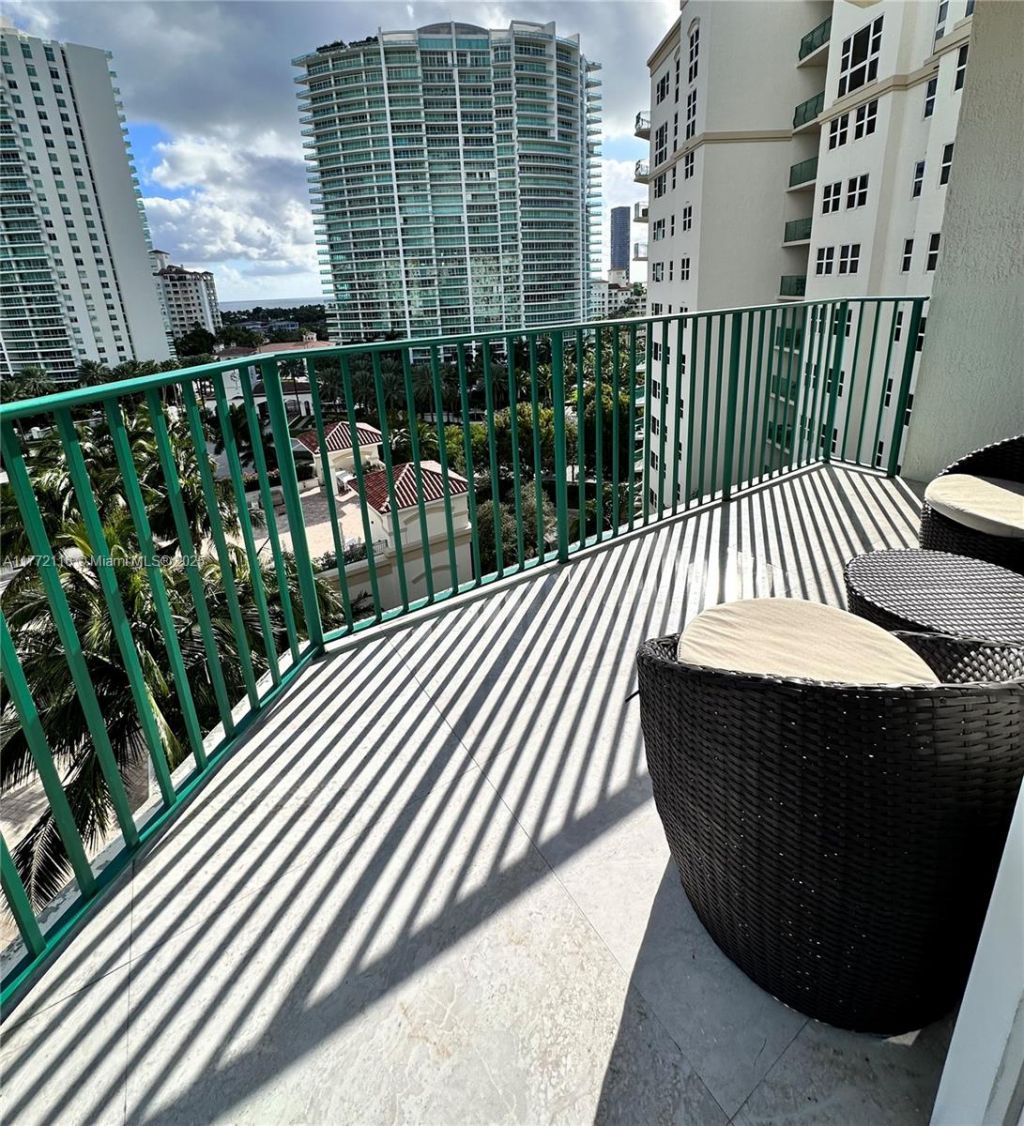 19900 E Country Club Dr, Unit 1012, Aventura, FL 33180 Photo
