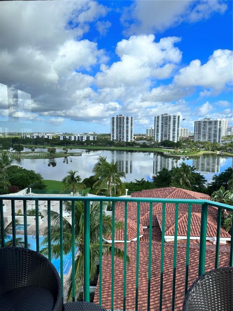 19900 E Country Club Dr, Unit 1012, Aventura, FL 33180 Photo