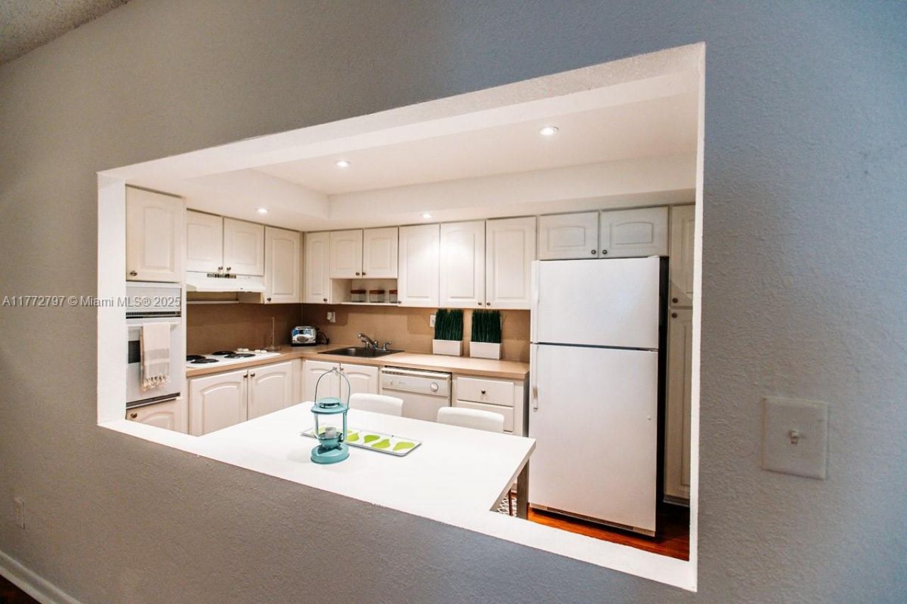 19370 Collins Ave, Unit 326, Sunny Isles Beach, FL 33160 Photo