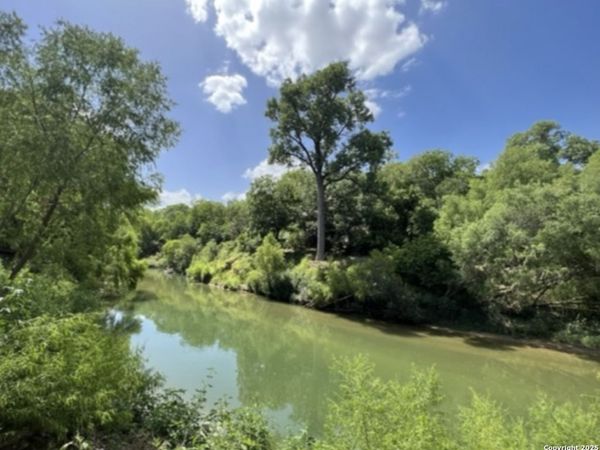 5354 LABUS, Elmendorf, TX 78112