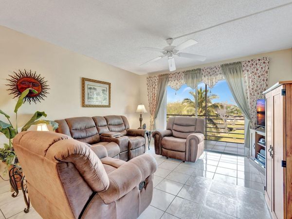 2951 NW 46th Avenue, Unit 403, Lauderdale Lakes, FL 33313