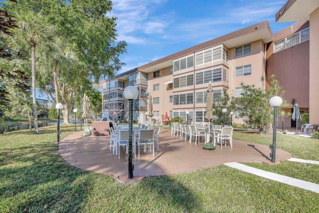 2951 NW 46th Avenue, Unit 403, Lauderdale Lakes, FL 33313 Photo