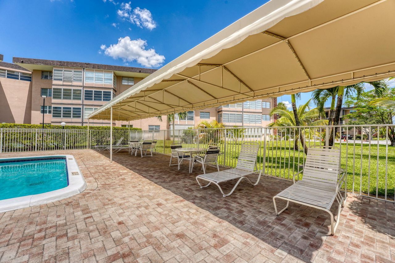 2951 NW 46th Avenue, Unit 403, Lauderdale Lakes, FL 33313 Photo