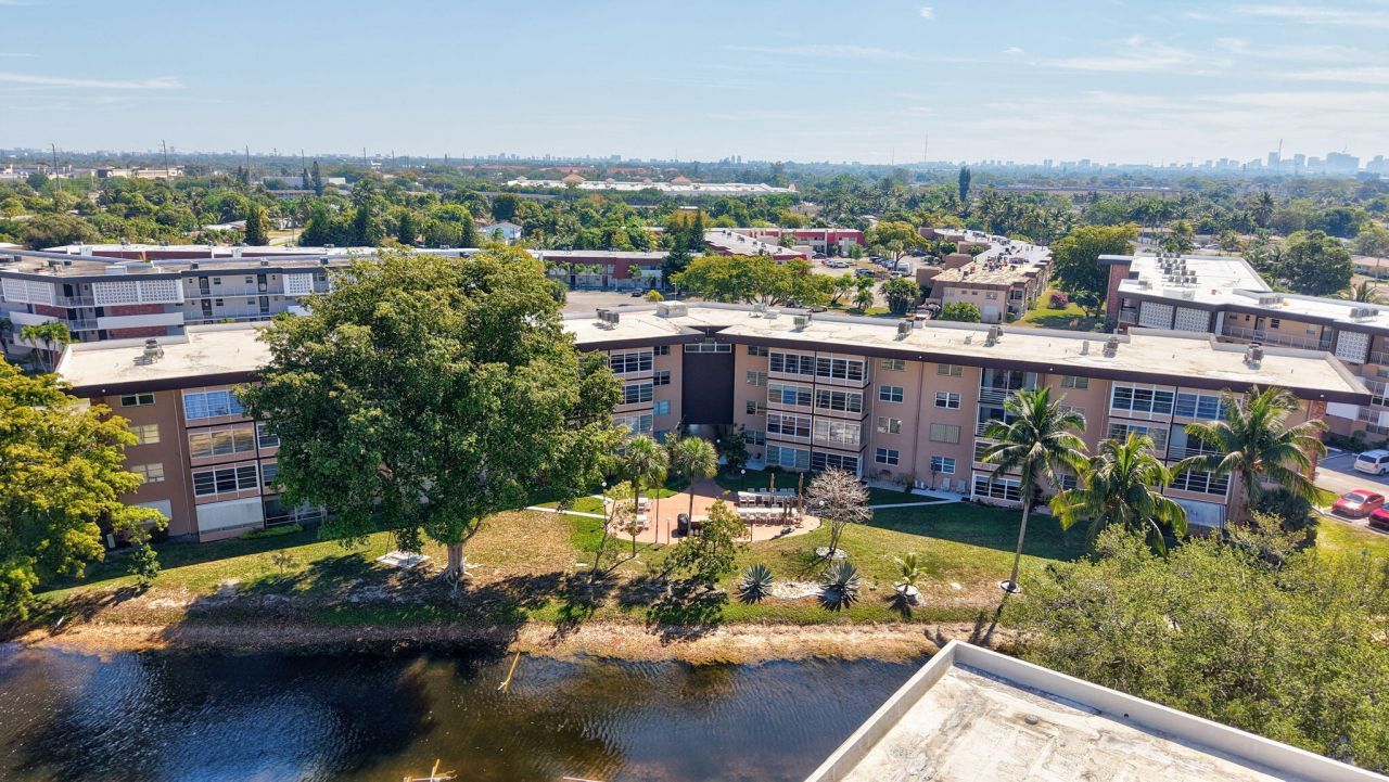 2951 NW 46th Avenue, Unit 403, Lauderdale Lakes, FL 33313 Photo