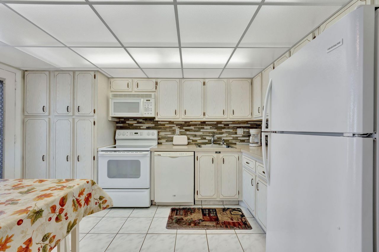 2951 NW 46th Avenue, Unit 403, Lauderdale Lakes, FL 33313 Photo
