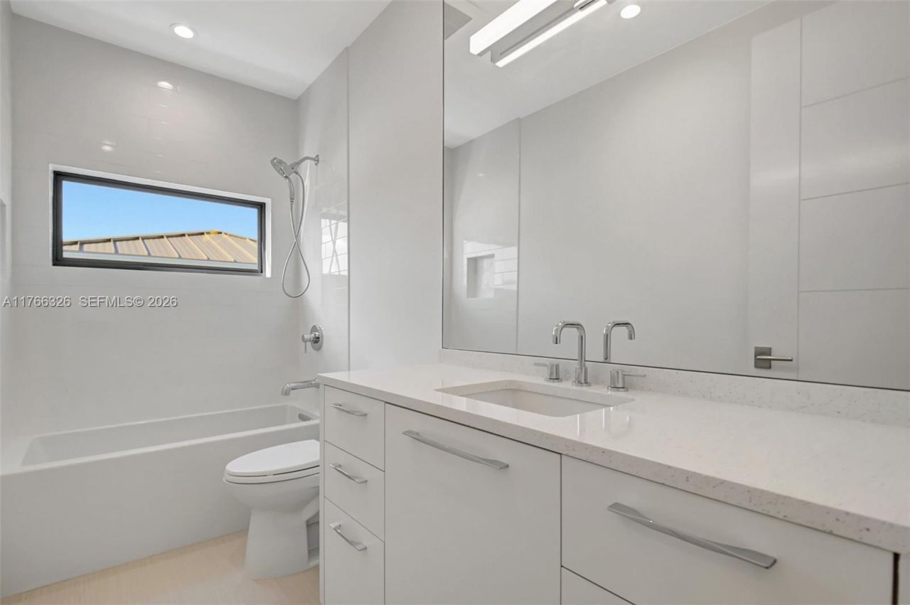 1419 N Lakeside Dr, Lake Worth, FL 33460 Photo