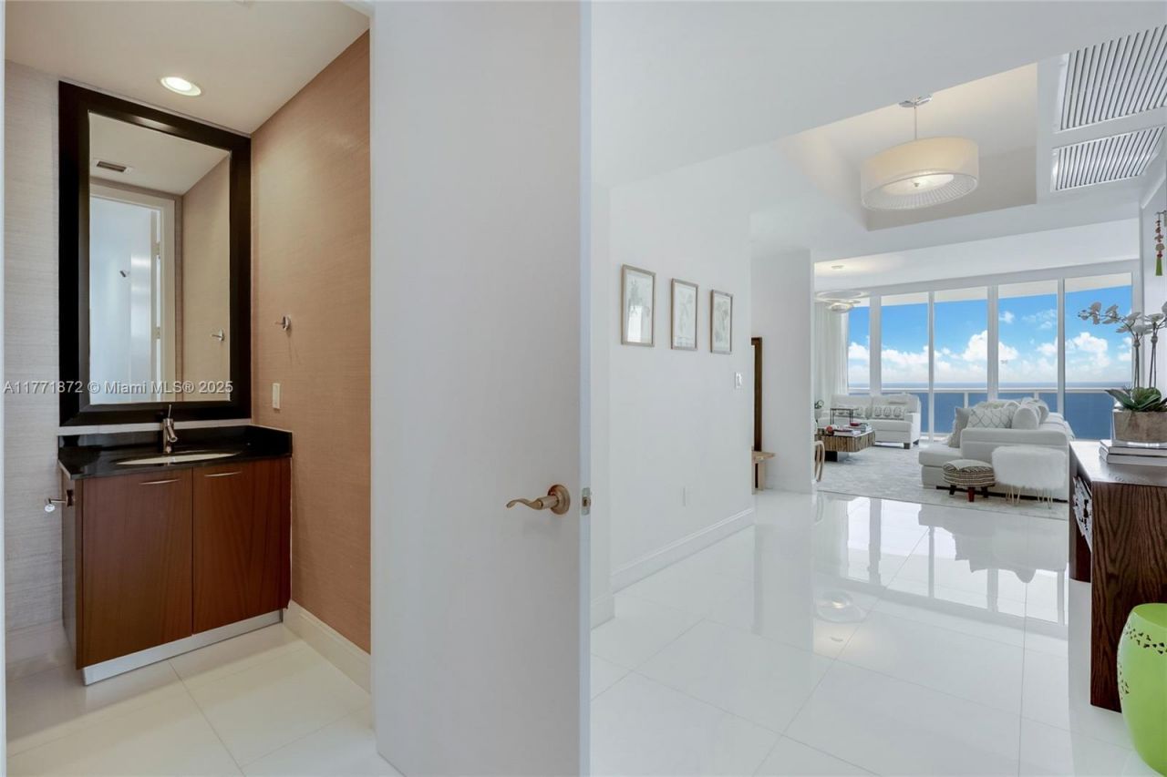 15811 Collins Ave, Unit 2101, Sunny Isles Beach, FL 33160 Photo