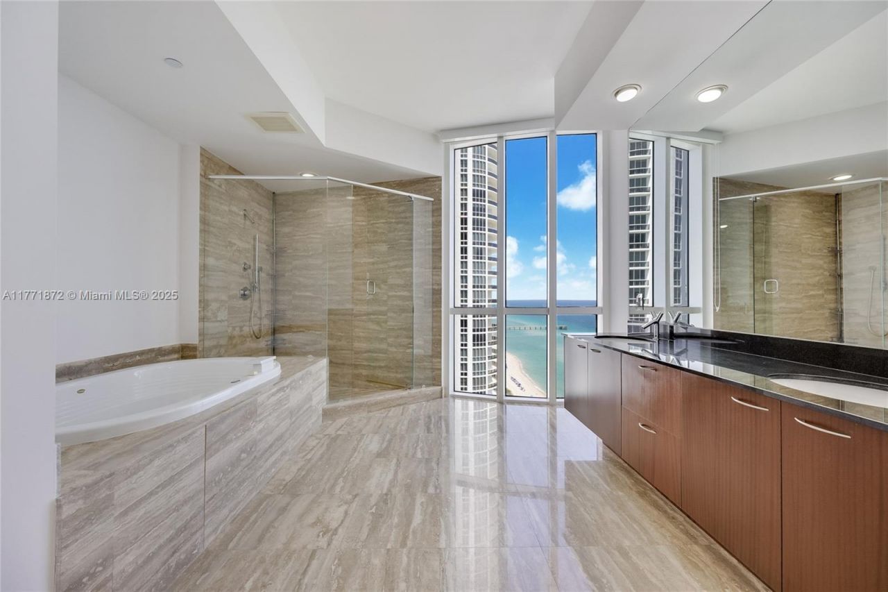 15811 Collins Ave, Unit 2101, Sunny Isles Beach, FL 33160 Photo