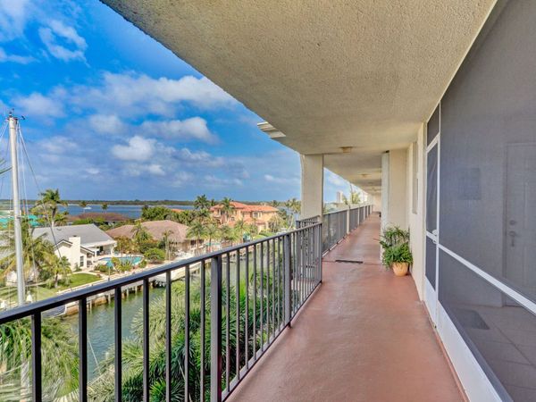 109 Paradise Harbour Boulevard, Unit 508, North Palm Beach, FL 33408