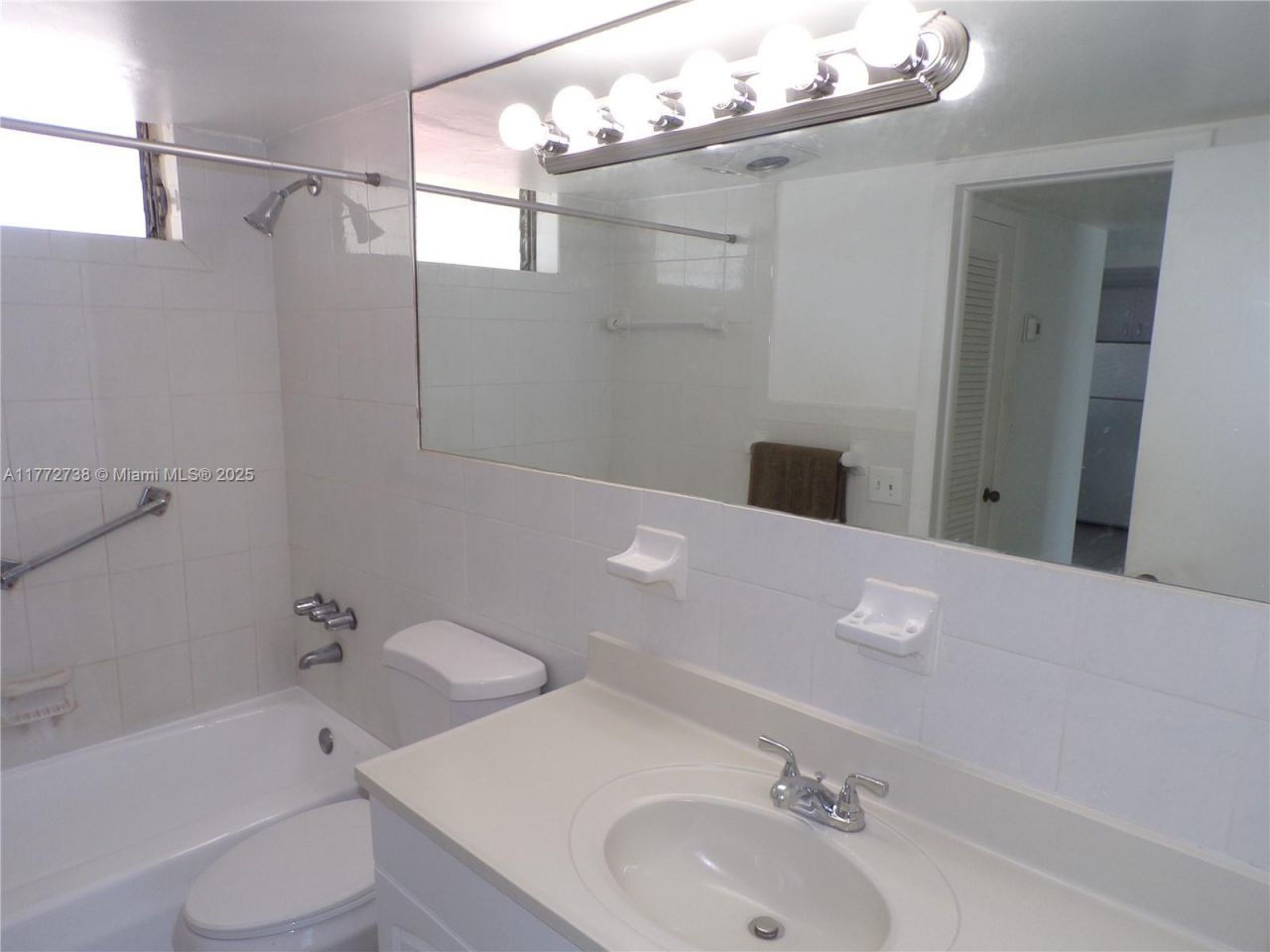 2920 Point East Dr, Unit N111, Aventura, FL 33160 Photo
