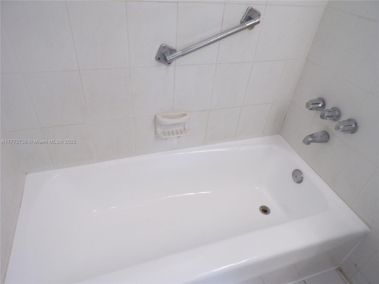 2920 Point East Dr, Unit N111, Aventura, FL 33160 Photo