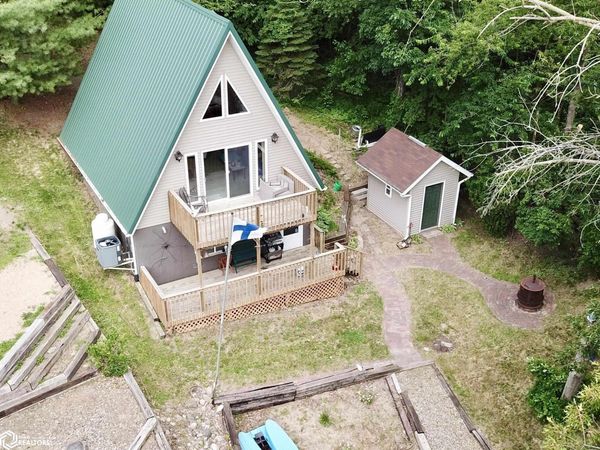 1126 Lakeshore Drive, Brooklyn, IA 52211