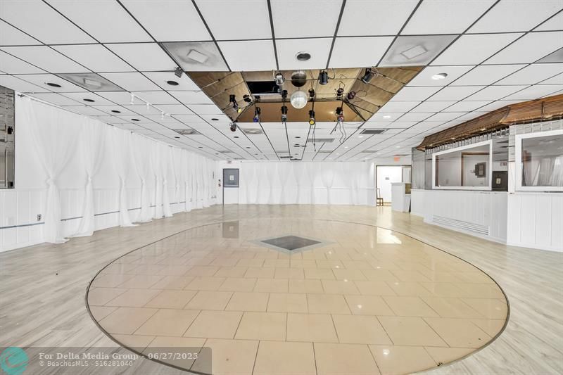 1222 NE 163rd St, North Miami Beach, FL 33162 Photo