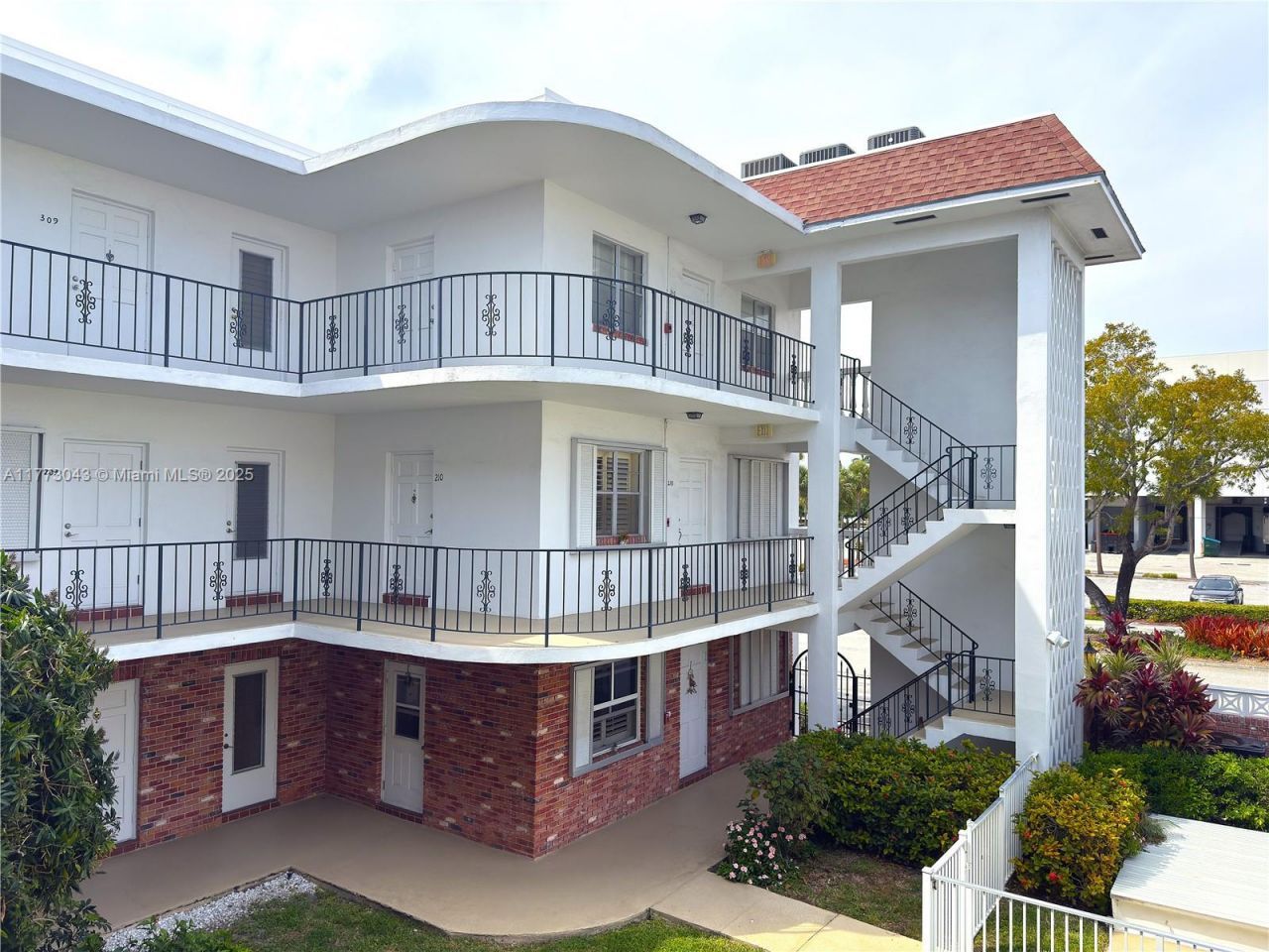 2340 NE 9th St, Unit 210, Fort Lauderdale, FL 33304 Photo