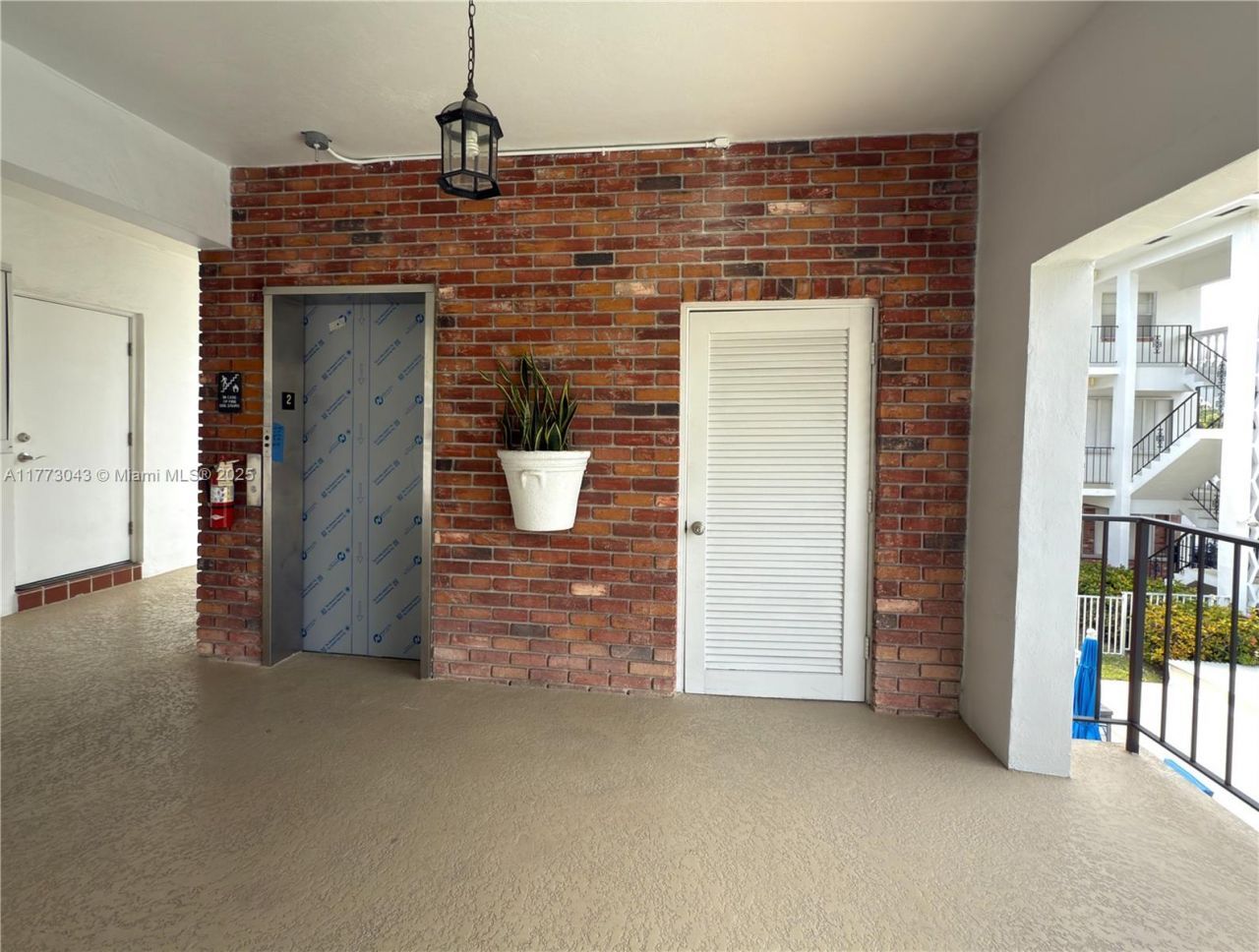 2340 NE 9th St, Unit 210, Fort Lauderdale, FL 33304 Photo