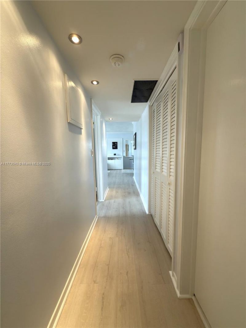 2340 NE 9th St, Unit 210, Fort Lauderdale, FL 33304 Photo