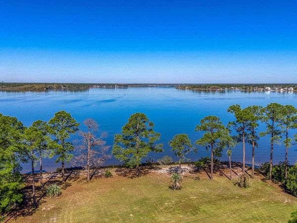 8120 Blackwater Dr, Milton, FL 32583