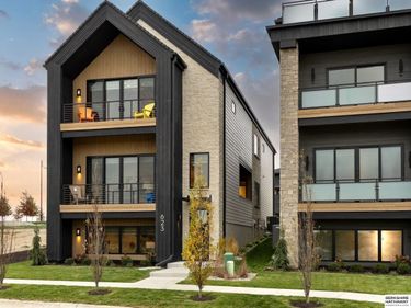 623 S 148 Street, Omaha, NE 68154